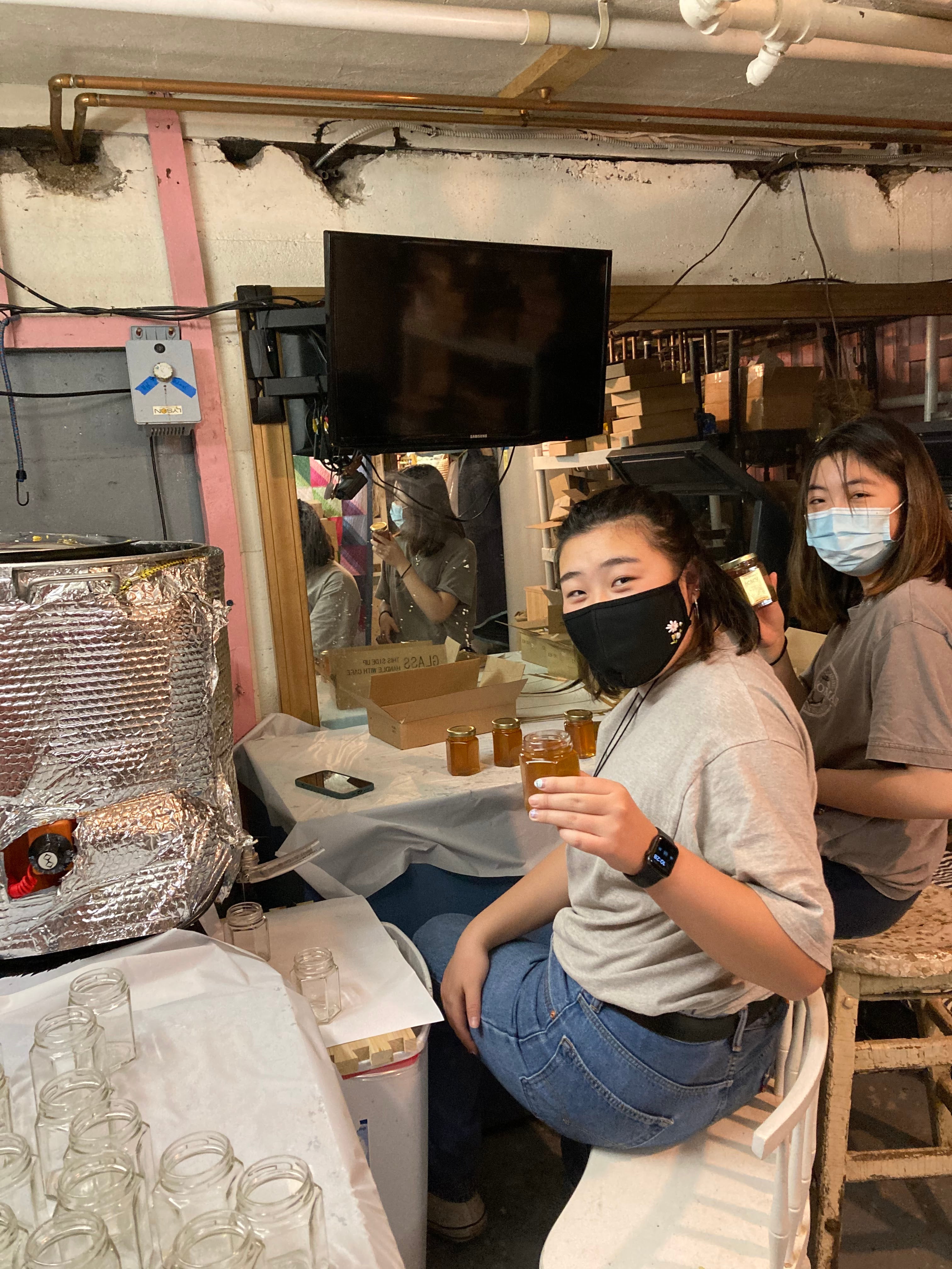 THE SUNDAY SCOOP 04/11/21 Honey Jarring, Hive Construction, and More