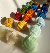 Load image into Gallery viewer, Beeswax Monkey Fist Candle