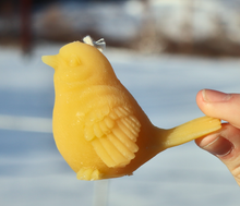 Load image into Gallery viewer, Beeswax Sparrow Candle